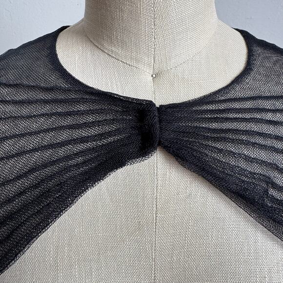 MONIQUE LHUILLIER Black Mesh Pleated Bolero - Picture 6 of 12